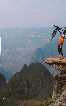 Dựng rào chắn ngăn du khách liều mình check-in “mỏm đá tử thần” ở Tuyên Quang