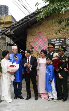 Đón đoàn khách quốc tế đầu tiên “xông đất” Lũng Cú nơi địa đầu Tổ quốc 