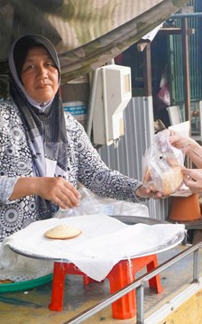 Hấp dẫn bánh truyền thống Namparang của đồng bào Chăm