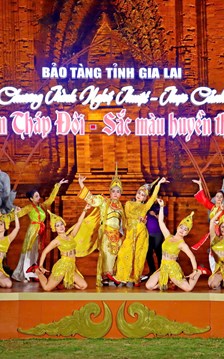 Hút khách bằng chương trình nghệ thuật thực cảnh tại di tích quốc gia Tháp Đôi