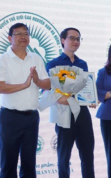 Gia Lai trao giải biểu trưng về Khu Dự trữ sinh quyển thế giới Cao nguyên Kon Hà Nừng