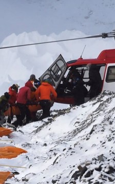 Bóc trần đường dây “đầu độc” du khách ở Everest