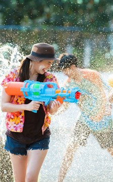 Lễ hội Songkran 2026: Những khoảnh khắc bùng nổ mùa té nước