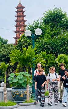 Kiểm soát lời thuyết minh, giữ hình ảnh điểm đến