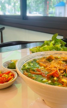 Đi ăn ở quán nổi tiếng, đừng bỏ qua những dấu hiệu này