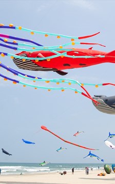 Diều nghệ thuật “vẽ” sắc màu mới cho du lịch biển Đà Nẵng