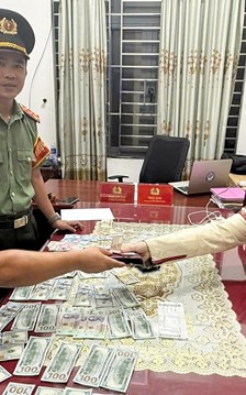Nghĩa cử đẹp của du khách nước ngoài tại Đà Nẵng