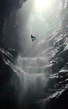 Phong Nha - Kẻ Bàng phát hiện hang động mới sâu 350m chứa thác nước kỳ vĩ