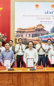 Đoàn tàu di sản mở rộng không gian liên kết du lịch miền Trung
