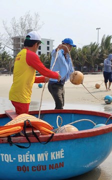 Khoanh vùng khu vực tắm biển an toàn tại Mỹ Khê trước mùa cao điểm du lịch