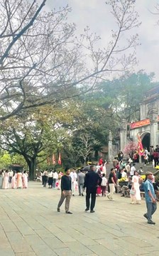 Hơn 15.000 lượt khách đổ về Khu di tích đền Bà Triệu dịp Tết