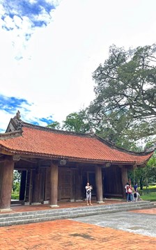 Hơn 1.000 lượt khách đến Lam Kinh những ngày đầu dịp nghỉ lễ 2.9