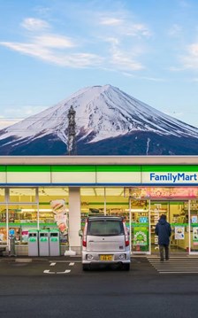 Khi cửa hàng tiện lợi trở thành điểm đến du lịch hấp dẫn ở Nhật Bản