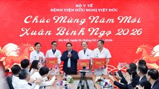 Thủ tướng thăm, chúc Tết, động viên y bác sĩ và bệnh nhân tại 2 bệnh viện tuyến đầu