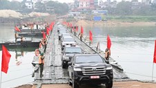 Thủ tướng khen các đơn vị 'thần tốc' hoàn thành cầu phao bắc qua sông Lô