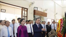 Tổng Bí thư, Chủ tịch nước Tô Lâm dâng hương tưởng niệm Chủ tịch Hồ Chí Minh tại Thái Lan