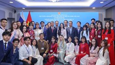 Thủ tướng Lê Minh Hưng gặp mặt các cơ quan đại diện và cộng đồng người Việt Nam tại Liên bang Nga