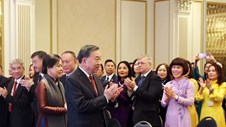 Tổng Bí thư, Chủ tịch nước Tô Lâm và phu nhân gặp đại diện cộng đồng người Việt Nam tại châu Âu