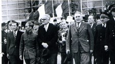 Chủ tịch Hồ Chí Minh ký Tạm ước Việt - Pháp (1946)