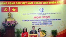 Họp mặt Kỷ niệm 108 năm Cách mạng Tháng Mười Nga và trao Huy hiệu Đảng