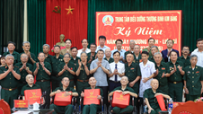 Thủ tướng Lê Minh Hưng thăm, tặng quà các thương binh, bệnh binh tại Ninh Bình
