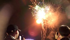 Pháo hoa rực rỡ bầu trời Quảng Ngãi chào đón năm mới Bính Ngọ