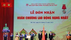 Nhà xuất bản Chính trị quốc gia Sự thật đón nhận Huân chương Lao động hạng Nhất