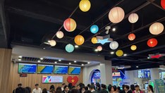 Khán giả xếp hàng nhận vé miễn phí tại Tuần phim chào mừng LHP Việt Nam lần thứ XXIV