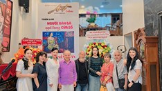 Họa sĩ Nguyễn Thân trở lại với “Người đàn bà ngồi trong cửa sổ”