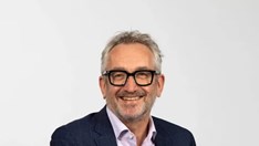 Nhà báo kỳ cựu châu Âu bị đình chỉ công tác vì sử dụng trích dẫn do AI tạo ra