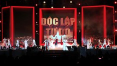 Hào hùng, sâu lắng chương trình nghệ thuật chính luận “Ánh dương“