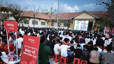 Khán giả An Giang xúc động khi xem phim “Địa đạo - Mặt trời trong bóng tối”