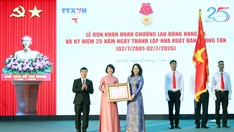 Nhà xuất bản Thông tấn đón Huân chương Lao động hạng Ba