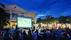 Đưa điện ảnh về với nhân dân xã biên giới Phú Hữu