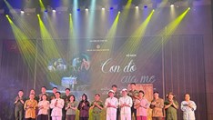 Khán giả Tuần Giáo xúc động với vở kịch “Con đò của mẹ”