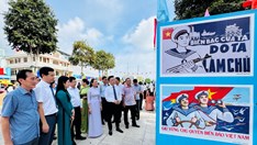 Khai mạc Triển lãm tranh cổ động tấm lớn tuyên truyền về biên giới, biển đảo Việt Nam