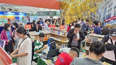 Bất ngờ với lượng khách đến Không gian sách tại Hội chợ mùa Thu