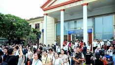 ​Người dân Nghệ An, Hà Tĩnh đi tàu hỏa ra Phủ Lý khám bệnh 