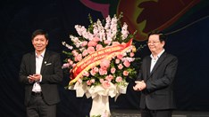 Phó Thủ tướng Mai Văn Chính dự buổi biểu diễn vở cải lương “Đế đô sóng cả”