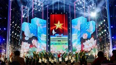 “Tình ca đất nước” tối 30.4 thu hút hàng ngàn khán giả tại phố đi bộ Nguyễn Huệ