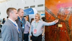 Lần đầu tiên nghệ thuật sơn mài được ứng dụng trong thang máy