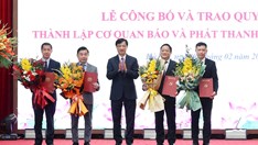 Hà Nội công bố và trao quyết định thành lập cơ quan Báo và phát thanh, truyền hình