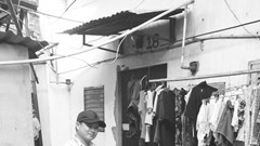 Oằn mình​ đưa con đến trường