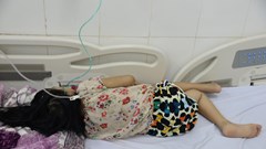 Bé mắc bệnh thalassemia, đái tháo đường tuýp 1 ít gặp