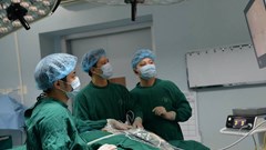 Ứng dụng thành công phương pháp phẫu thuật nội soi tuyến giáp một lỗ