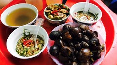 Xuýt xoa với những món ốc cay vào ngày mưa gió ở Hà Nội