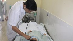 Hóc xương vịt, ba tháng sau mới được gắp ra