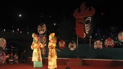 Đã tìm đủ cách nhưng sân khấu tuồng vẫn... vắng khách!