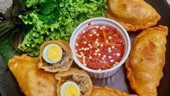 Quán bánh gối, quẩy nóng giòn rụm cho ngày mưa lạnh ở Hà Nội