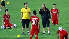 Đội tuyển Việt Nam đi “né bão”